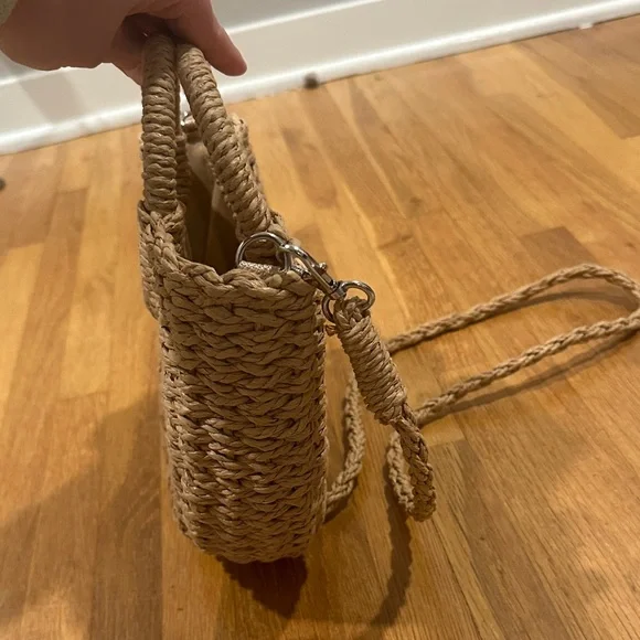 *last chance* Shein | Stylish Tan Woven Handbag - Picture 5 of 12